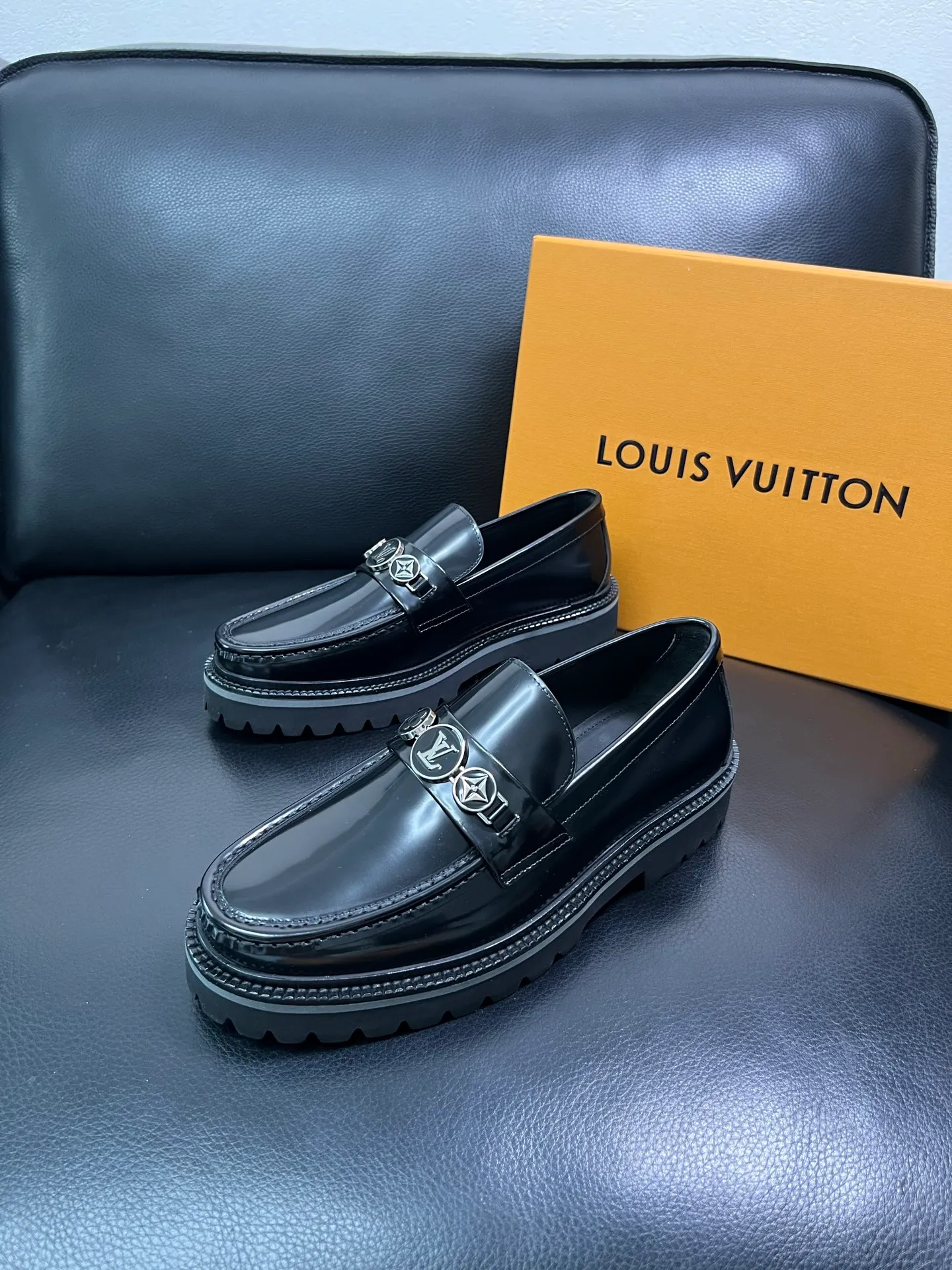 Men's shoes 💰780 Lv top purchasing Louis Vuitton leather shoes counter synchronization, uppers imported from Italy, imported water-dyed cowhide lining, soles: original soles specially provided by the original factory, original factory follow-up goods, high quality, welcome to compare, code number 38-44 (customized 45) 85842